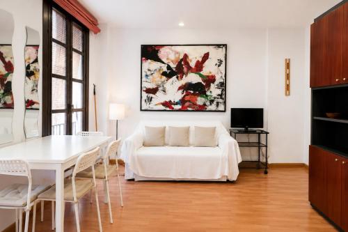 Estudio con balcones en el corazón de Granada