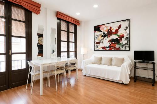 Estudio con balcones en el corazón de Granada