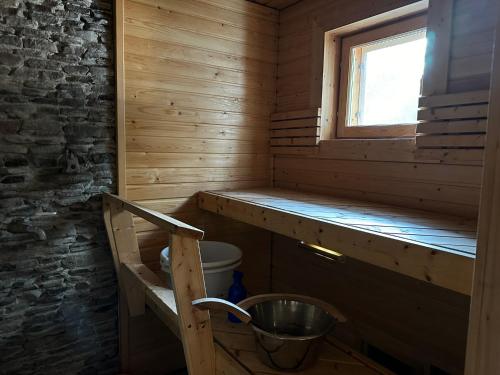 a wooden cabin with a sink and a window at Villa Ossa in Tervola