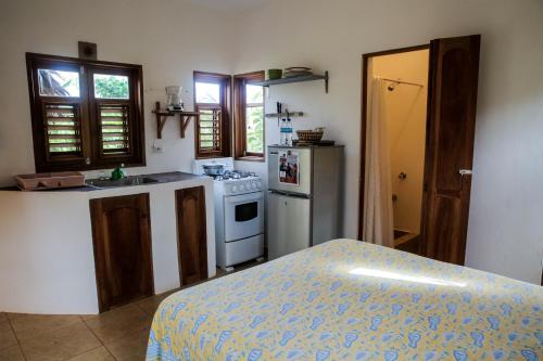 Imagen de la galería de KuDehya Guesthouse, en Treasure Beach