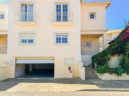 BnB Homes Paradise View Villa with 3 bedrooms & 2 swimming pools