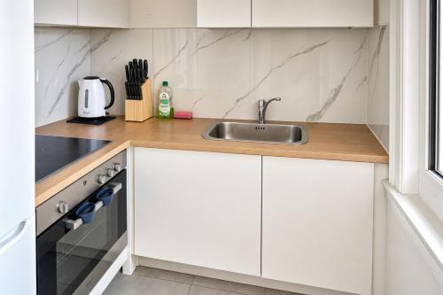 Stylish 2BR Apartment 11 Min to Meidling Station for long stay