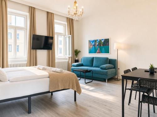 Stylish 2BR Apartment 11 Min to Meidling Station for long stay