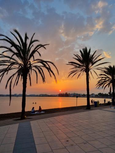 1 minute from the beach, In the heart of Roses, Side sea view Estudio