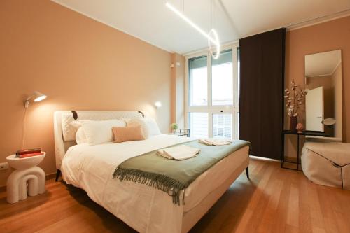 Isola Design Townhouse on 3 levels & terrace & garage