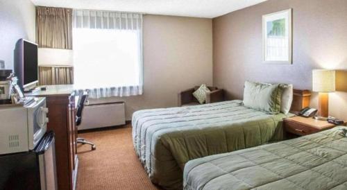 a hotel room with two beds and a television at Quality Inn & Suites Okanogan - Omak in Okanogan