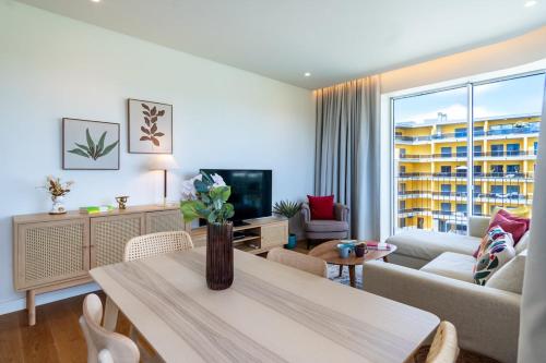 Horizon 304 1BR beachfront, pool