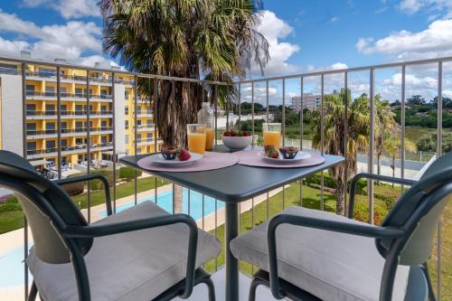Horizon 304 1BR beachfront, pool