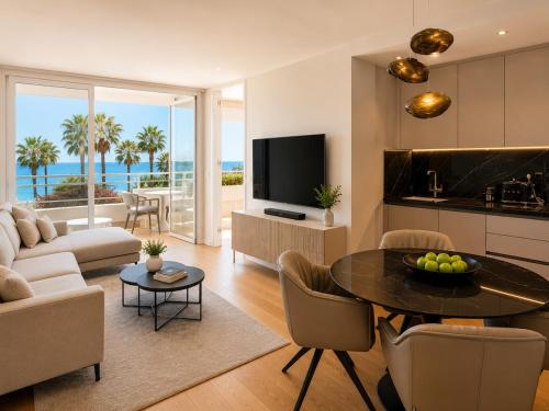 Elegant Beachfront Apartment