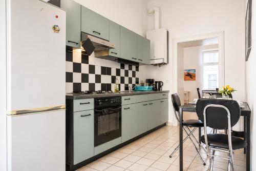 Cozy 2BR Apt Next to Vienna Vibrant Center