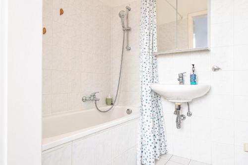 Cozy 2BR Apt Next to Vienna Vibrant Center