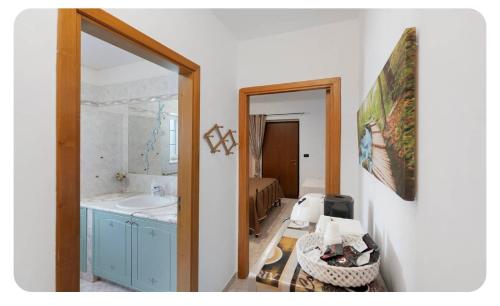 a bathroom with a sink and a mirror at Camera dell' antico Arco Romano in Pozzuoli