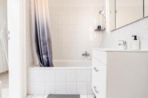 Comfortable 2BR Apt Next to Vienna Vibrant Center