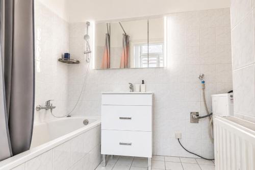 Comfortable 2BR Apt Next to Vienna Vibrant Center