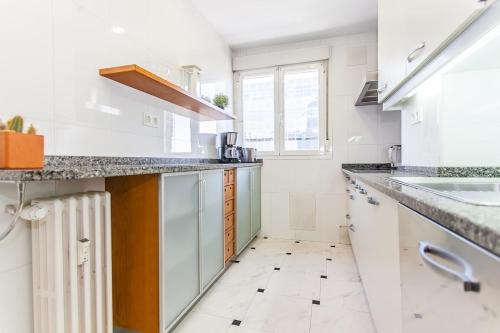 Casa Fernando Castellana Madrid large 4BD 4 Torres La Paz