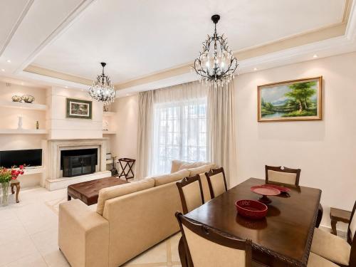 The Athens Manor - 2BR Home in Ilioupoli by ΜΡS