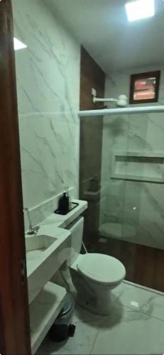 a bathroom with a toilet and a sink at Chácara Encanto do Horizonte in Ibiapina