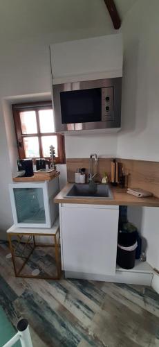 a kitchen with a sink and a microwave at Tour Médiévale Unesco in Albi