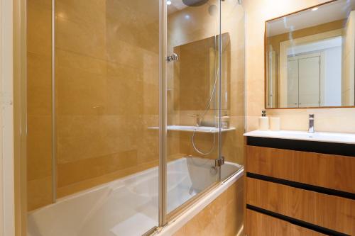 a bathroom with a shower and a tub and a sink at Casa Avina Bliss in Los Alcázares