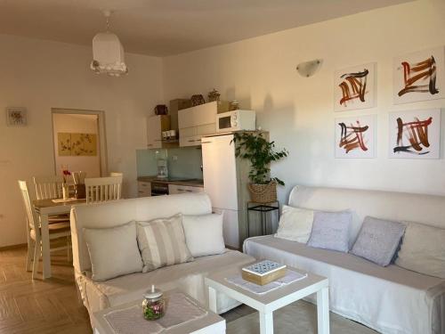 Lovely apartment with pool and garden