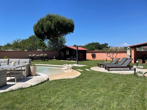 Lovely apartment with pool and garden