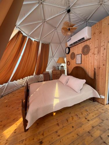 a bedroom with a bed in a tent at Skyla Glamping in Ambrolauri