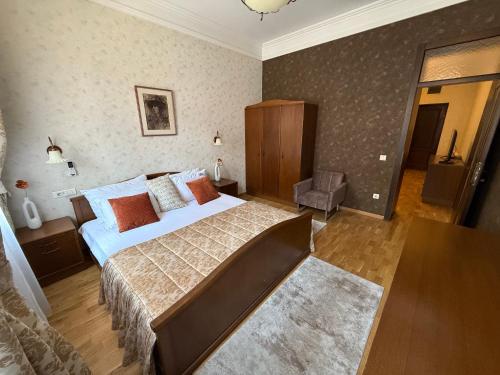 a bedroom with a large bed in a room at LUX Apartmani Dubrava in Ivanjica