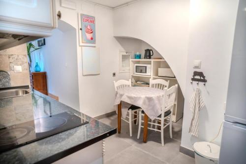 Room Paseo del Prado with garden near IFEMA