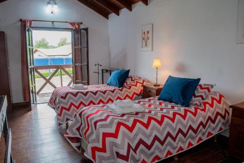 two beds sitting next to each other in a room at Cabañas Costa Alta in Mina Clavero