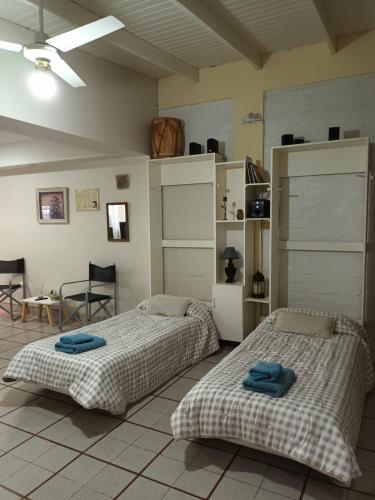 a room with two beds in a room with at Monoambiente Osvaldo in Neuquén