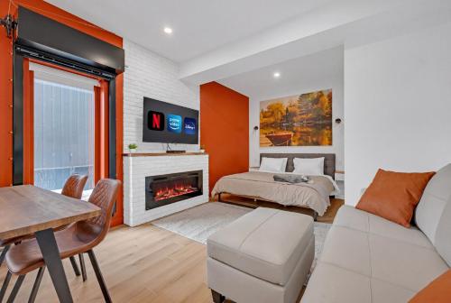 a living room with a bed and a fireplace at Lofts Orizon in Rimouski