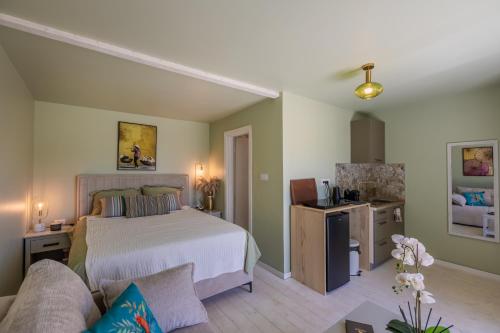 a bedroom with a bed and a couch at Apartments Giardino Mediterraneo in Petrovac na Moru