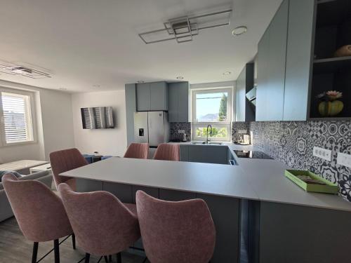 Private and Central Apartment with Available Parking