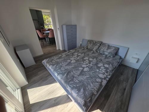 Private and Central Apartment with Available Parking