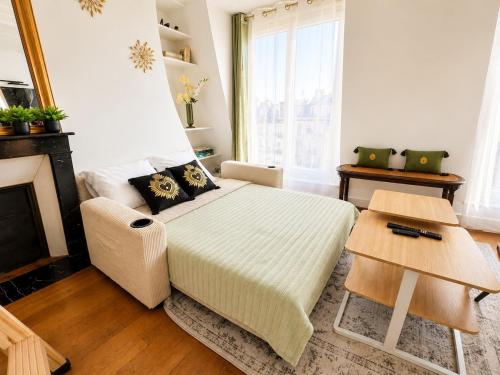 Elegant Paris Loft in the Heart of Le Marais 20 min walk to Louvre and Notre Dame