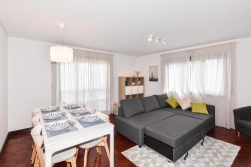 Beautiful Porto Gaia - Views, Metro & Free Parking