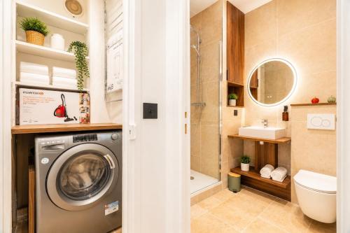 Bright & Chic Studio I Walk to Eiffel Tower I Central Location Close to Metro