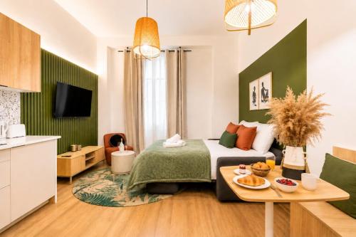 Bright & Chic Studio I Walk to Eiffel Tower I Central Location Close to Metro