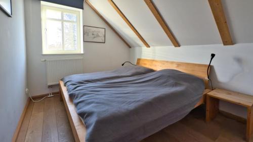 a small bedroom with a bed and a window at Alte Gärtnerei in Päwesin