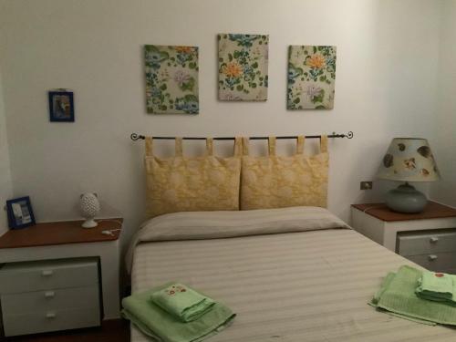 a bedroom with a bed and two nightstands and a bed sidx sidx sidx at Botrus Divin Casa in Brindisi