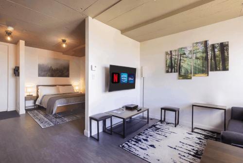 a bedroom with a bed and a table and a couch at Lofts Orizon in Rimouski