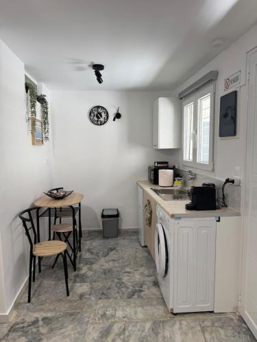 Miliotis Living
