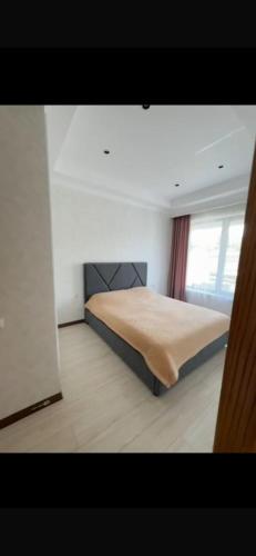 a bedroom with a large bed in a room at Novel in Korumdy