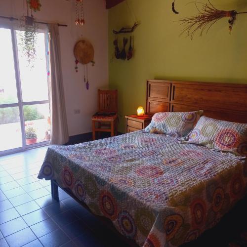a bedroom with a bed and a window at Casa Munay in Maimará