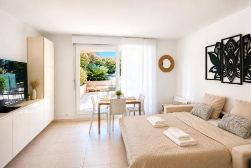 Cap et Soleil Peaceful Garden, 2 Terraces, Pool, Garage, 5 Min Walk to Beach