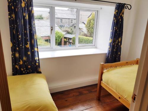 a window in a room with a bed and a window sill at Cosy Bala House in Bala