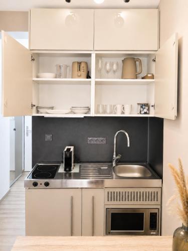 LINZ BASE STUDIO Business and Leisure, City Center