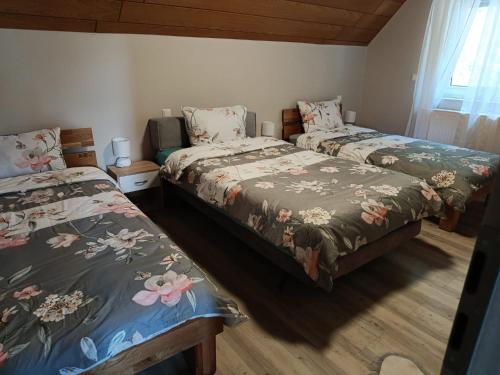 a bedroom with two beds with flowers on them at Ferienwohnung Anna Gerolstein in Gerolstein