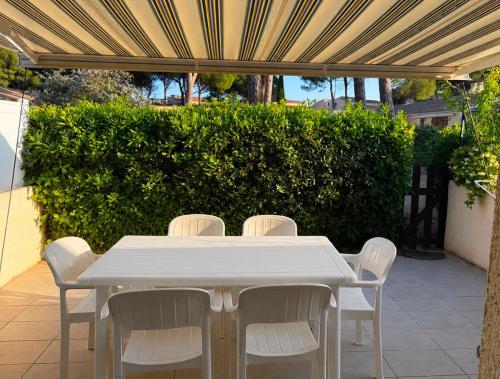 Cap D'Agde, Résidence Les Cigalines, Maison 3 chambres, piscine, clim, pinède