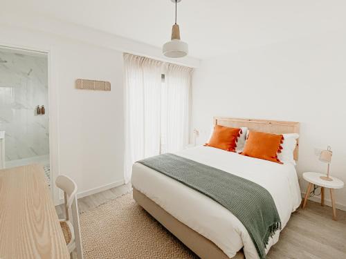 Central Faro Apartment with Private Terrace